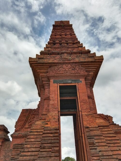 Antara Candi, Patirtaan, Stupa dan Situs